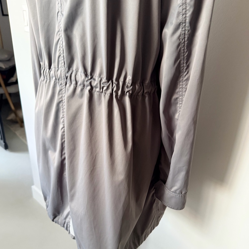Blauer USA Grey/Silver Windbreaker Jacket | Lightweight | Excellent Condition - Picture 16 of 17